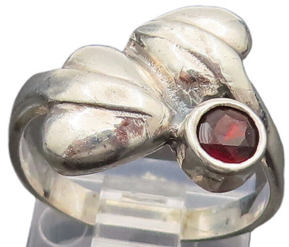 925 Sterling Silver  Vintage Bypassing Leaf Motif Garnet Ring Sz 6.5  RG26331