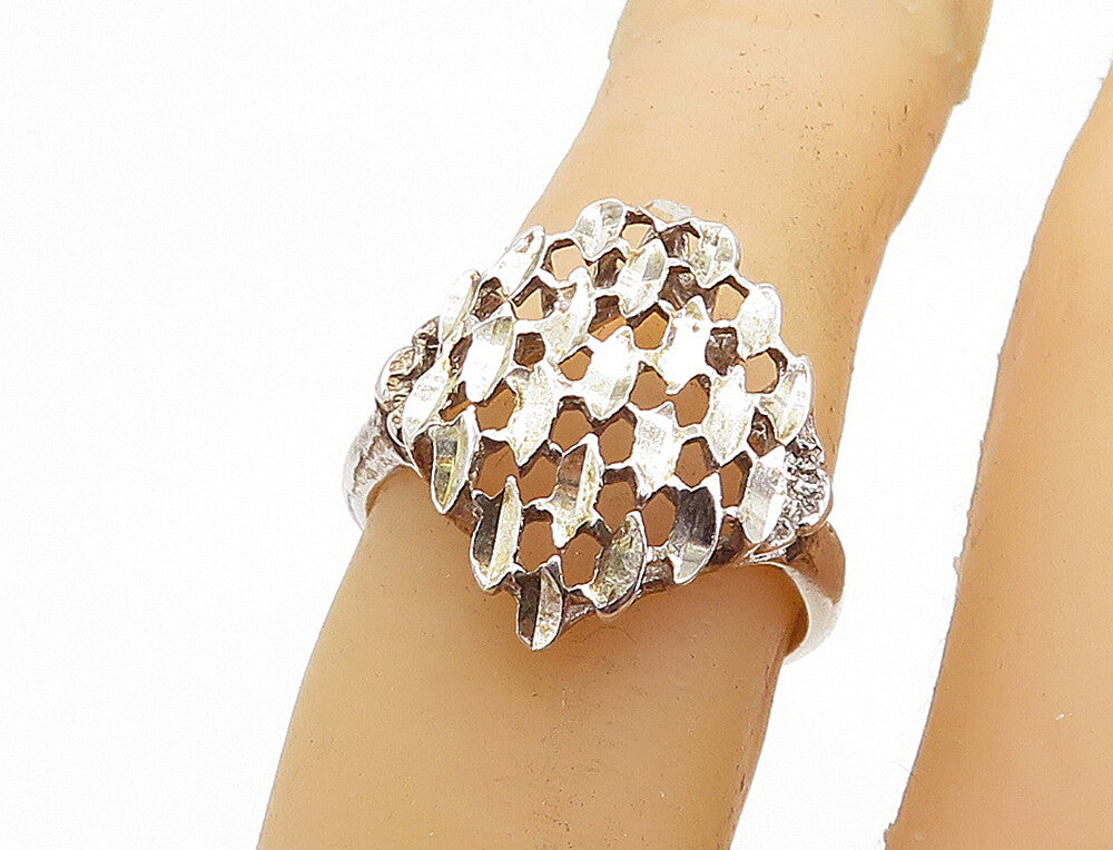 925 Sterling Silver  Vintage Shiny Diamond Cut Detail Band Ring Sz 6  RG6259