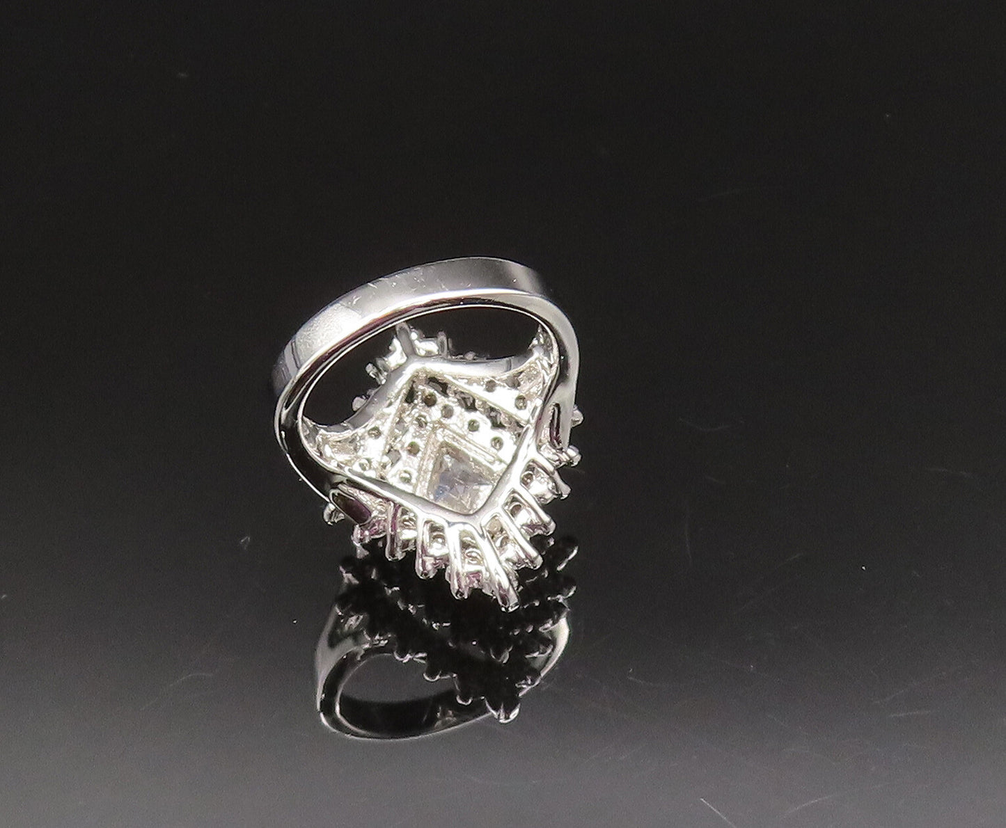 925 Silver  Vintage Diamond Shaped Cubic Zirconia Halo Ring Sz 7.5  RG25650