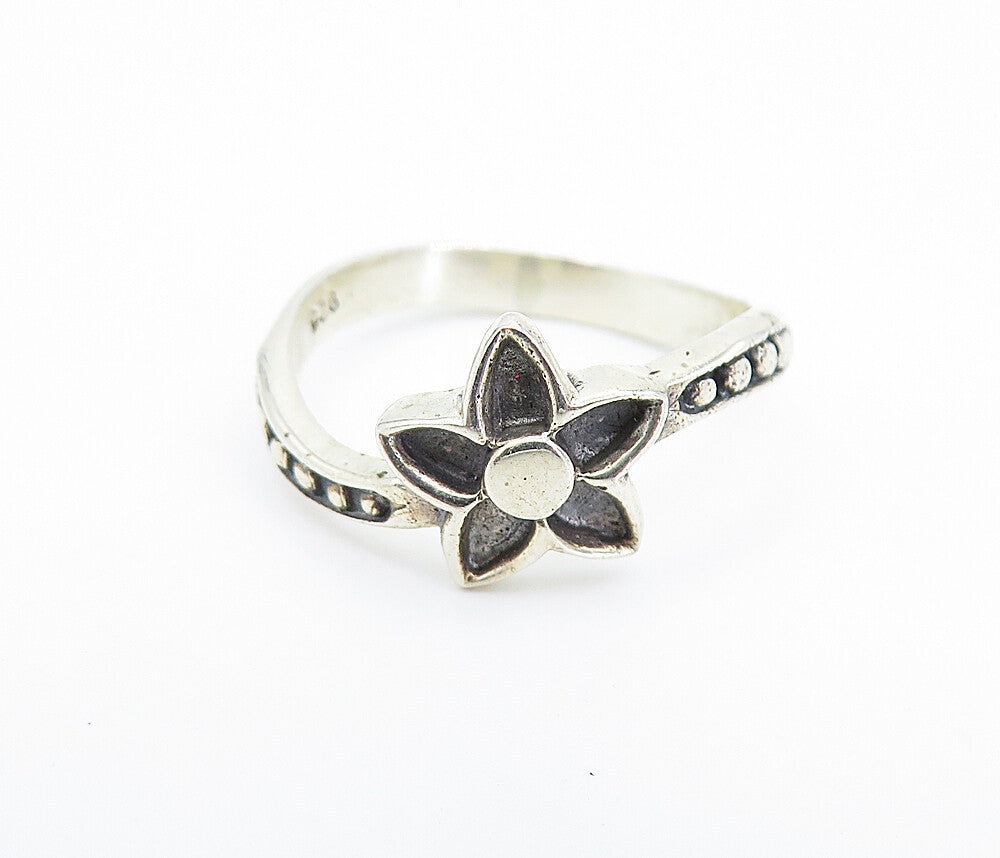 925 Sterling Silver  Oxidized Flower Motif Shiny Band Ring Sz 7  RG8084
