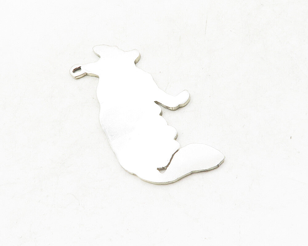 925 Sterling Silver  Vintage Sitting Wolf Etched Detail Animal Pendant PT10095