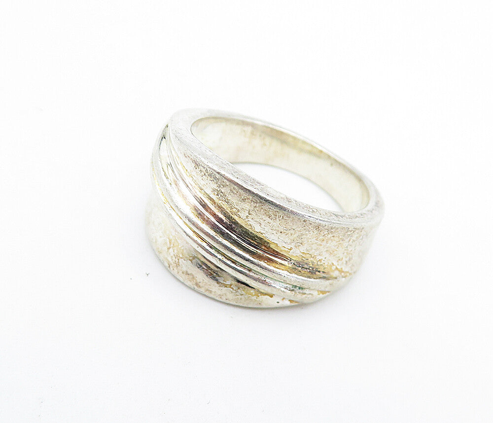 925 Sterling Silver  Vintage Shiny Raised Detail Concave Band Ring Sz 7 RG7609