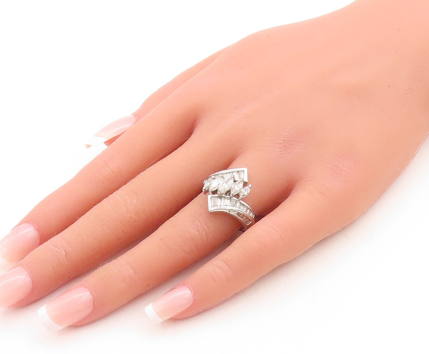 925 Sterling Silver Vintage Ring Modernist CZ Inlay Floral Design  Sz 6  RG31882