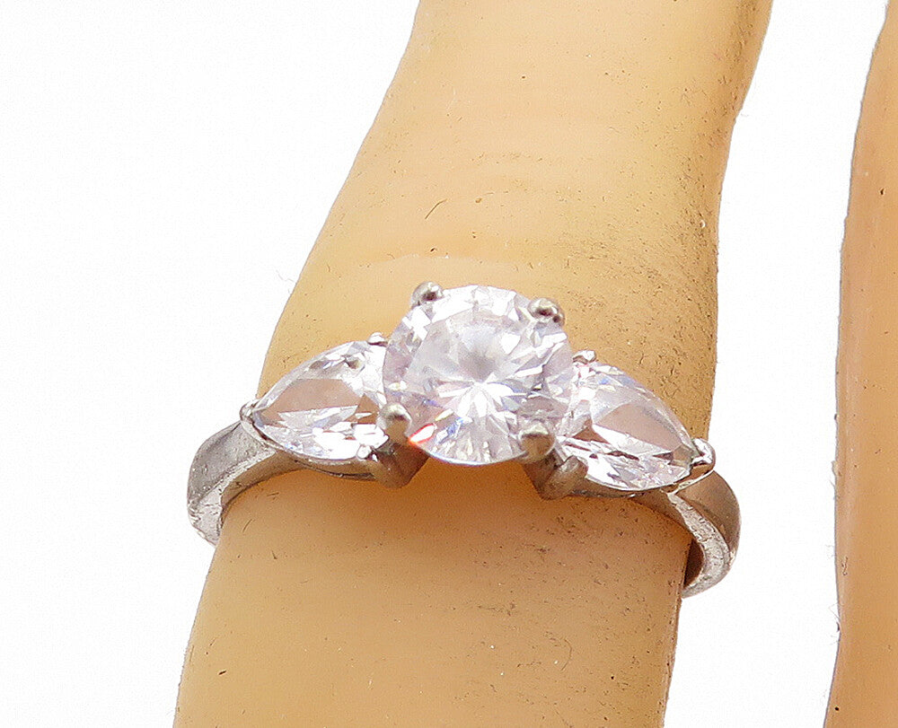 925 Sterling Silver  Cubic Zirconia Solitaire With Accents Ring Sz 6  RG7597
