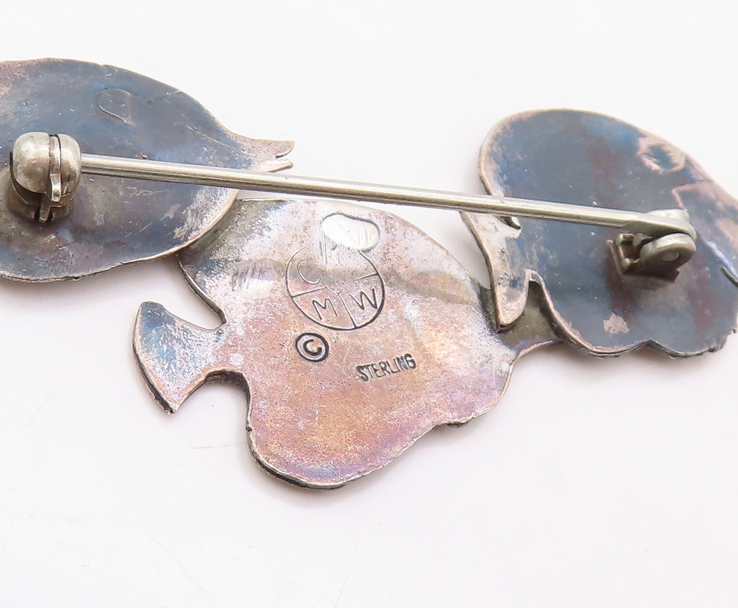 925 Sterling Silver Vintage Brooch Pin GEMW Solid Etched Swimming Fishes BP11254