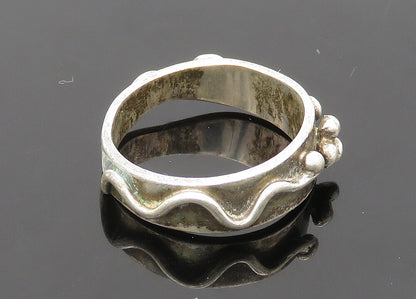 925 Sterling Silver  Vintage Raised Swirl Detail Band Ring Sz 6  RG21281