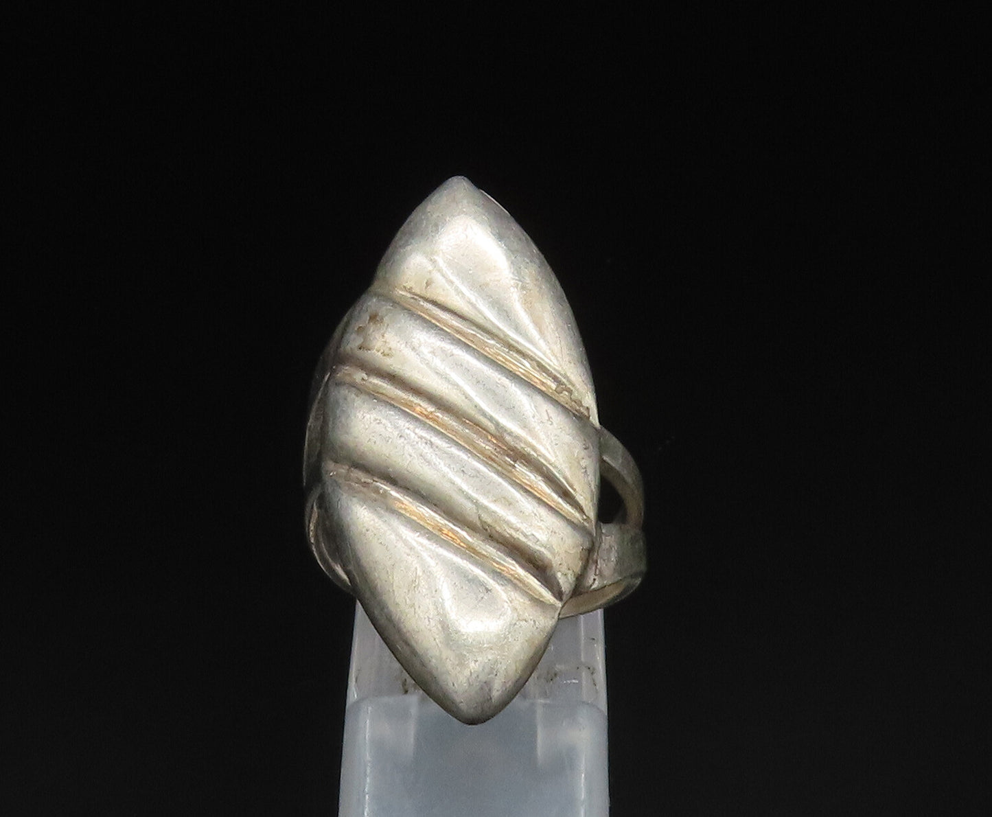 925 Sterling Silver  Vintage Scalloped Marquise Shaped Ring Sz 8  RG24939