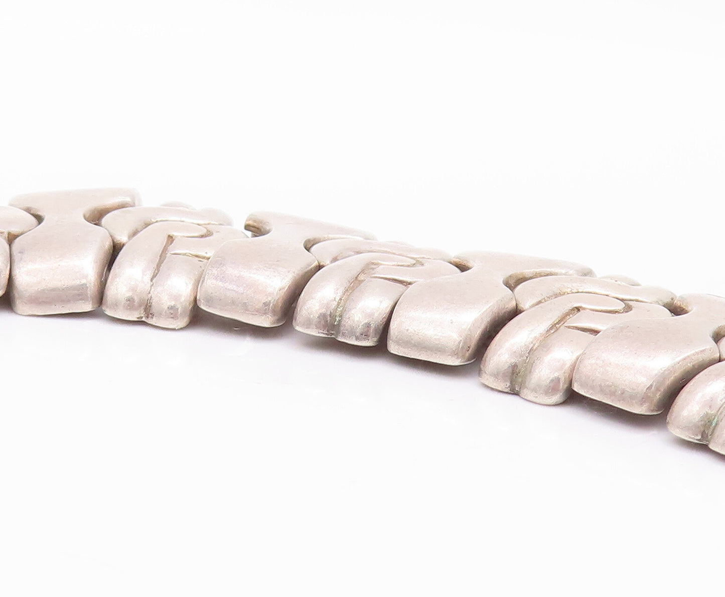 925 Sterling Silver Vintage Necklace Solid Carved Repeating Design  NE4302