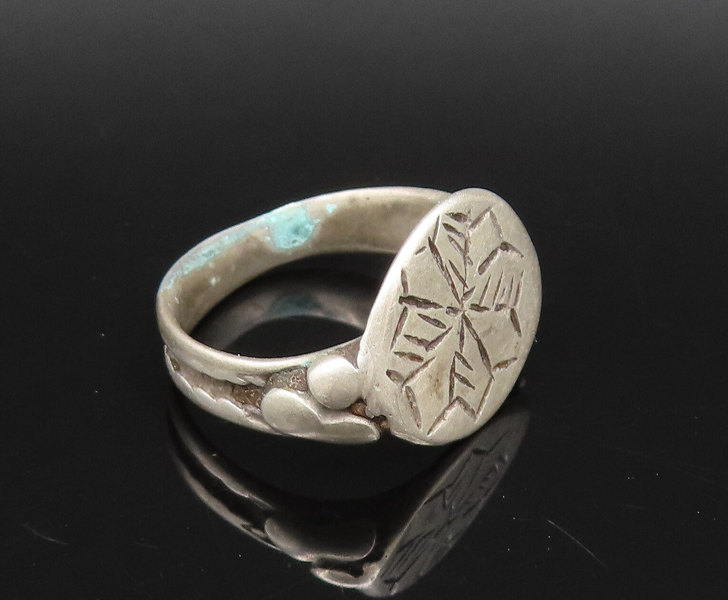 925 Silver  Vintage Antique Etch Flower & Raised Edge Shank Ring Sz 8  RG25980