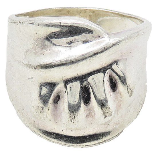 925 Sterling Silver  Shiny Polished Embossed Detail Band Ring Sz 7.5  RG16879