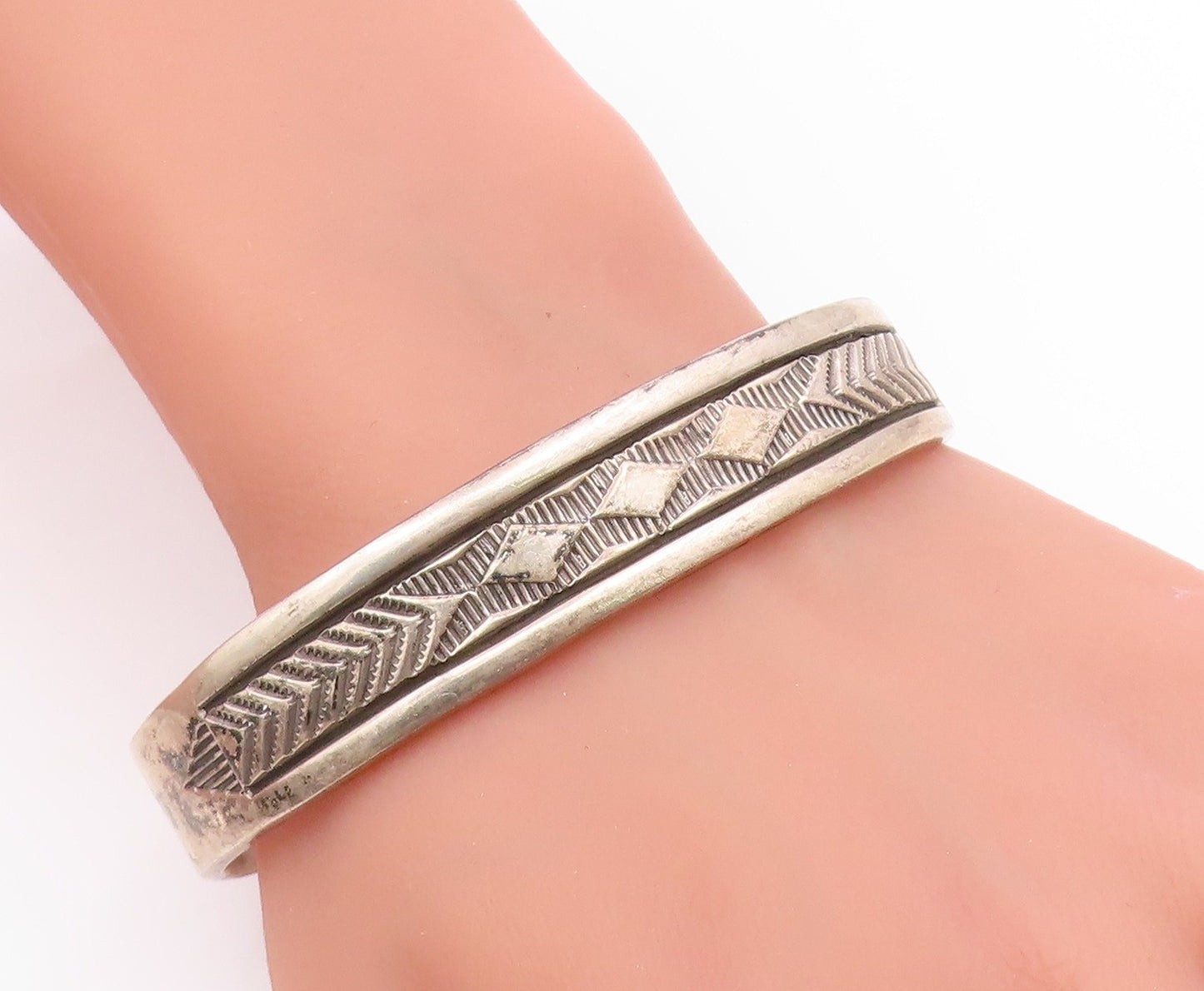 925 Sterling Silver Vintage Bracelet NAVAJO BRUCE MORGAN Etched Cuff  BT11906