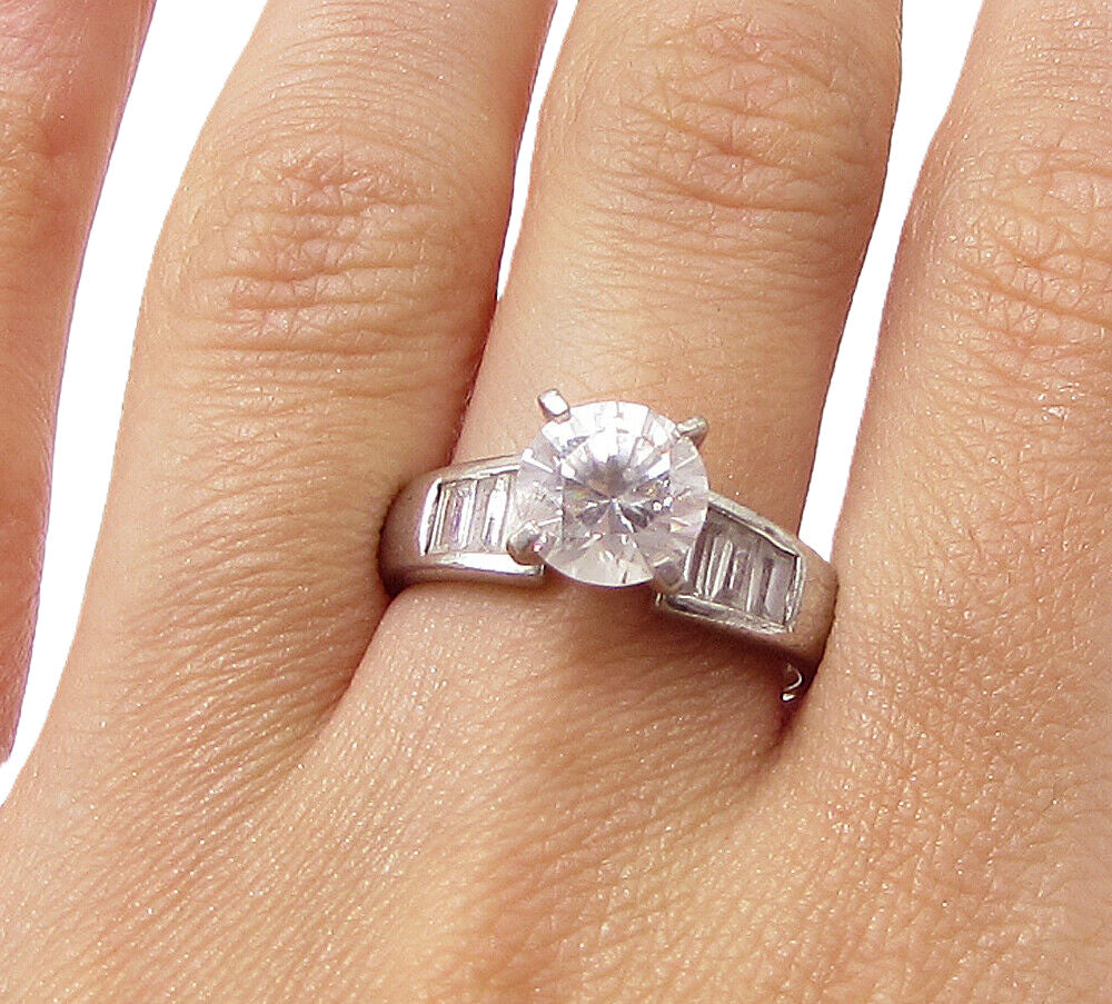 925 Sterling Silver  Vintage White Cubic Zirconia Band Ring Sz 8  RG3226