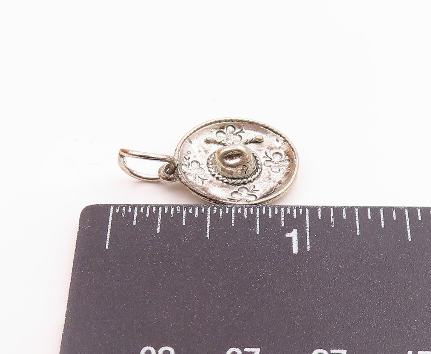 925 Sterling Silver  Vintage Shiny Floral Patterned Sombrero Pendant  PT16517