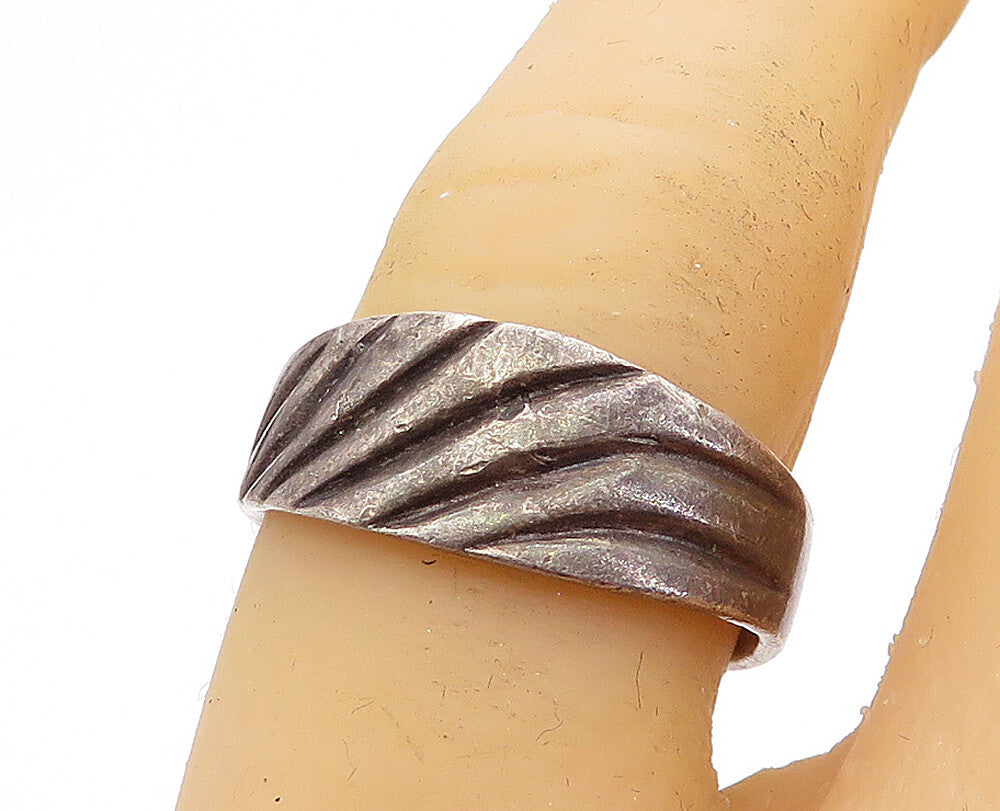 925 Sterling Silver  Vintage Dark Tone Etched Fluted Band Ring Sz 7  RG3723
