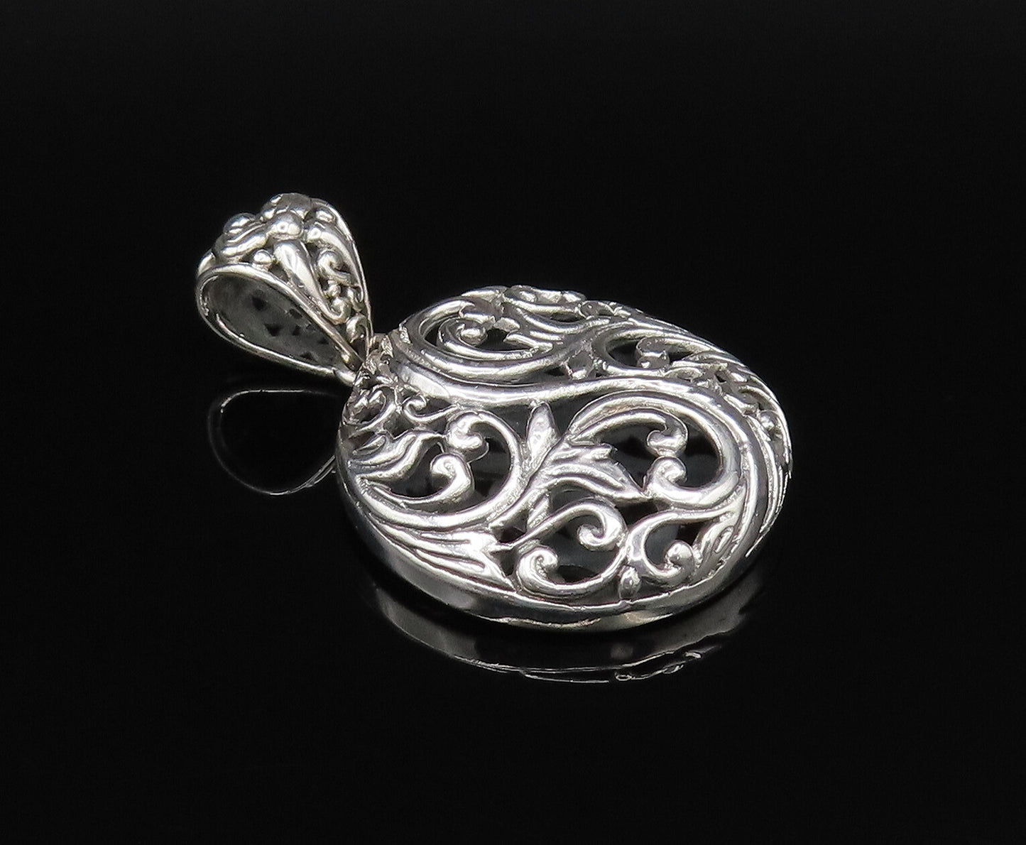 925 Sterling Silver  Vintage Openwork Floral Vine Round Pendant  PT21501