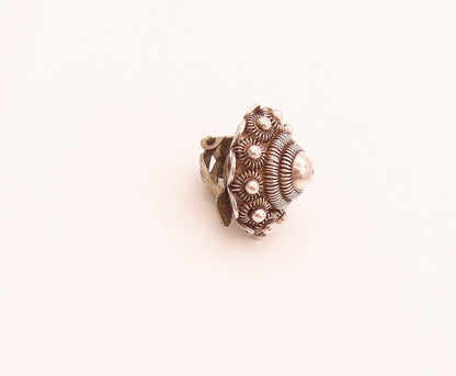 925 Sterling Silver  Vintage Coiled Wire Flower Clip Back Earrings  EG12401