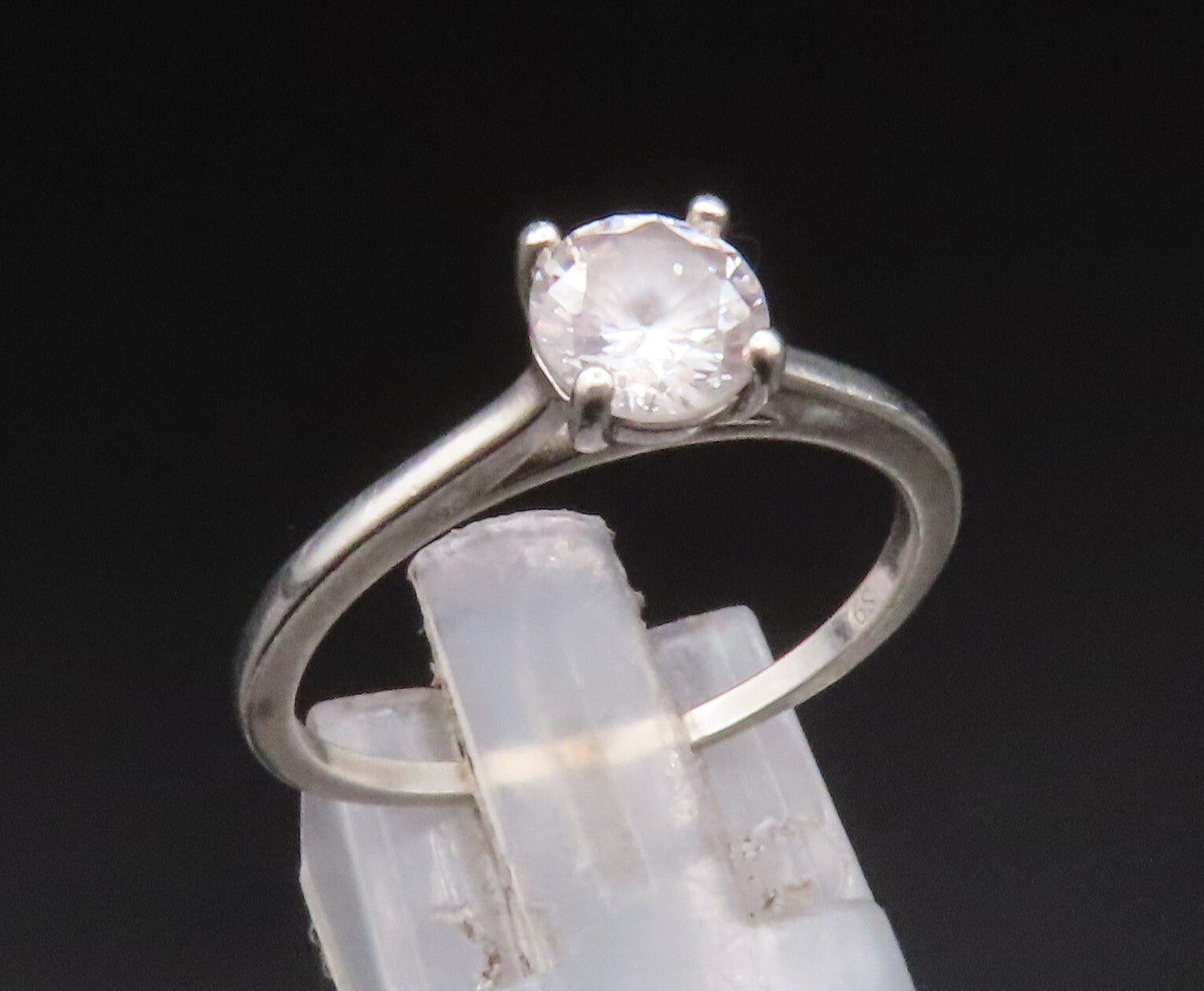 925 Sterling Silver  Vintage Minimalist Cubic Zirconia Ring Sz 8.5  RG25080