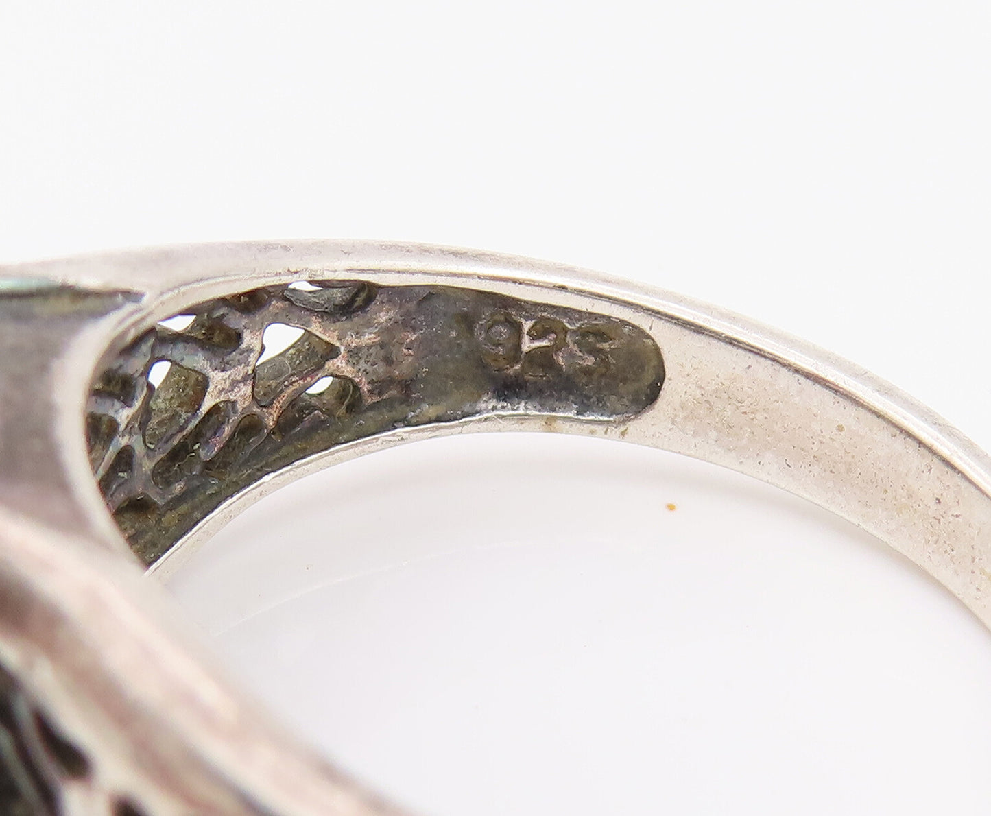 925 Silver  Vintage Quartz With Stencil Cutout Shoulder Ring Sz 8.75  RG26686