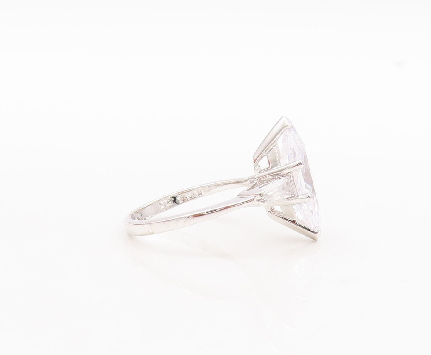 925 Sterling Silver Vintage Ring Marquise Cut & CZ Side Stones   Sz 7  RG29806