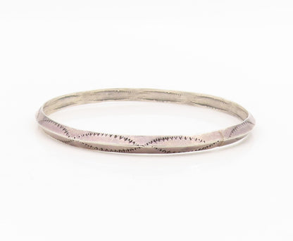 925 Sterling Silver Vintage Bracelet NAVAJO Etched Knife Edge Bangle  BT11588