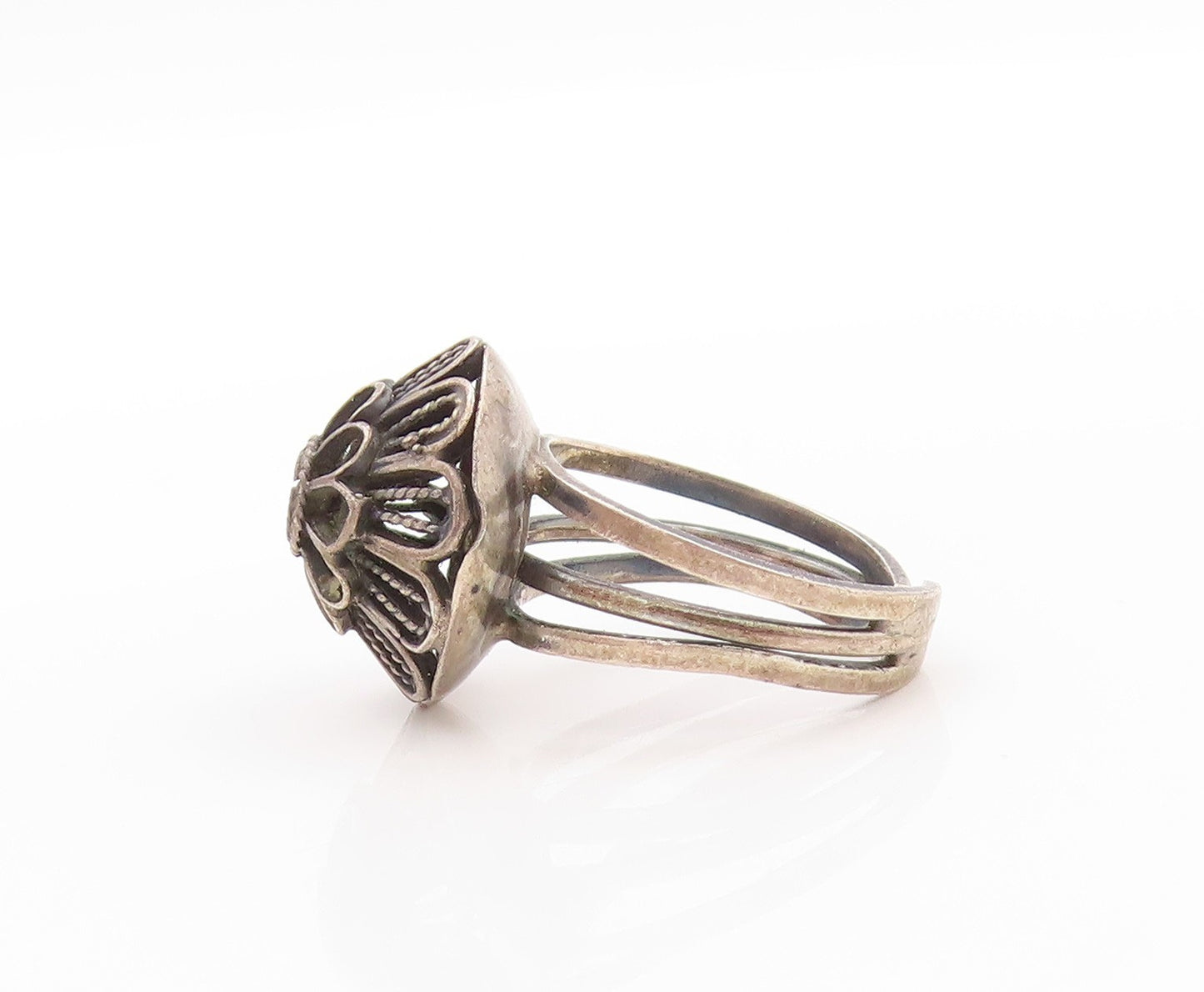 925 Sterling Silver Vintage Ring EUROPE Dark Tone Flower Carved  Sz 5  RG32572