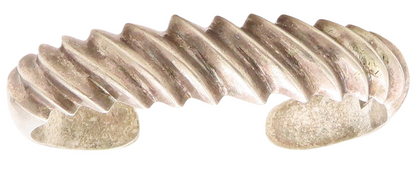 925 Sterling Silver Vintage Bracelet DTB NAVAJO Grooved Waved Cuff  BT10965
