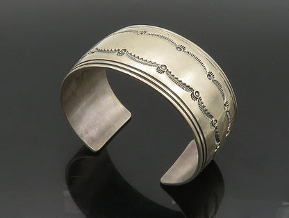 NAVAJO 925 Sterling Silver  Vintage Wavy Patterned Wide Cuff Bracelet  BT9299