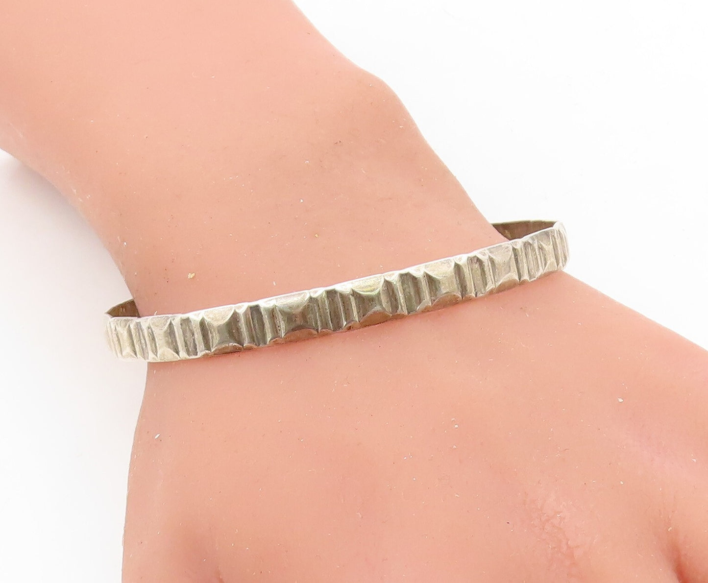 925 Sterling Silver  Vintage Shiny Square Patterned Bangle Bracelet  BT3084