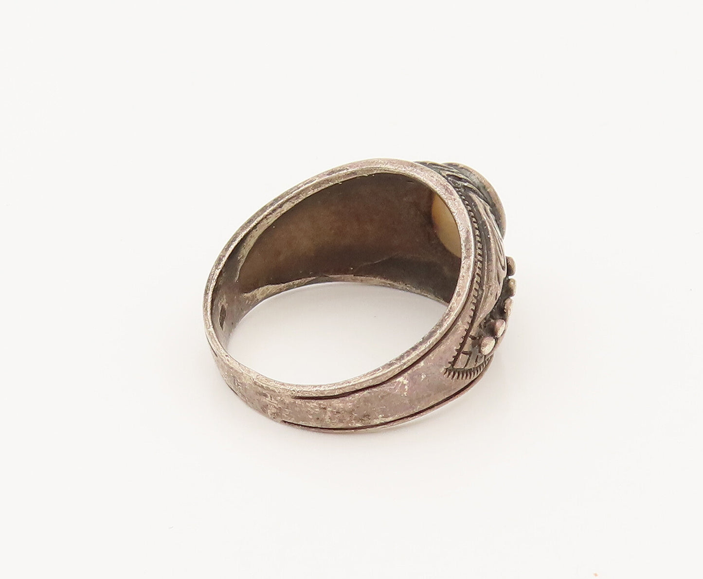 925 Silver  Vintage Bead & Carved Detail Mother Of Pearl Ring Sz 9.5  RG26394