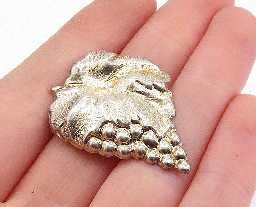 925 Sterling Silver  Vintage Grape Bunch Floral Leaf Motif Pendant  PT4562