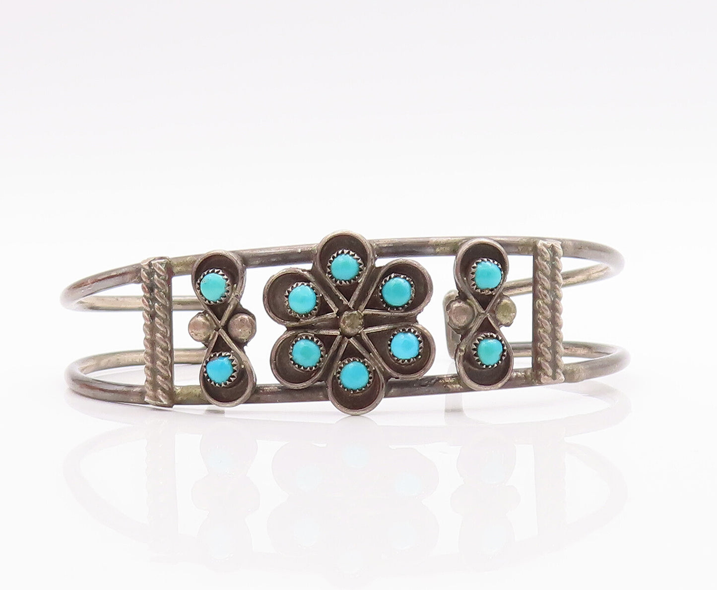 925 Sterling Silver Vintage Bracelet NAVAJO Floral Cutout Turquoise Cuff BT10522