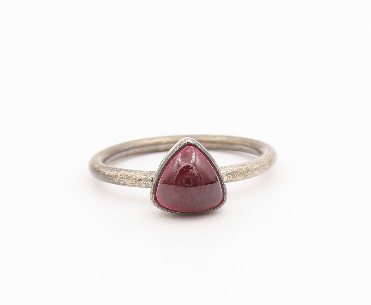 925 Sterling Silver Vintage Ring Trillion Cabochon Garnet Band  Sz 7.5  RG36423