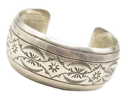 NAVAJO 925 Sterling Silver  Vintage Etched Star Pattern Cuff Bracelet  BT5178