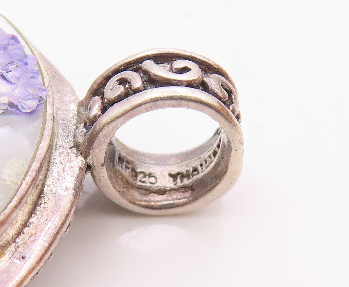 925 Sterling Silver  Vintage Mother Of Pearl Floral Art Round Pendant  PT7698