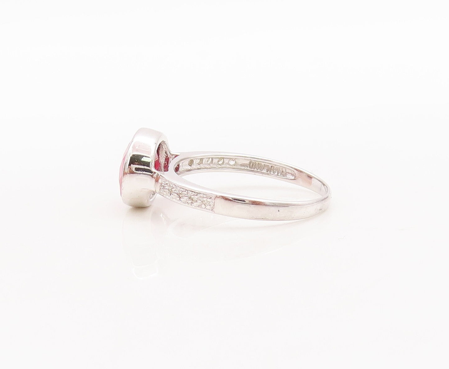 925 Sterling Silver Vintage Ring Oval Cut Red Gemstone Inlay  Sz 8  RG29492
