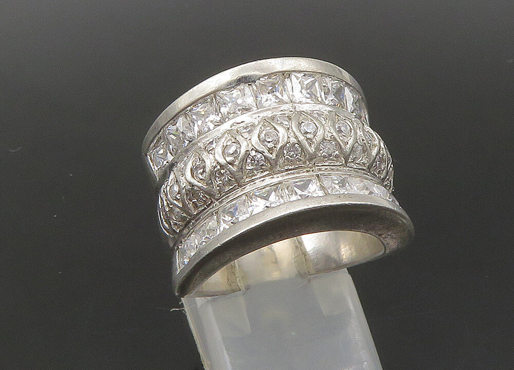 925 Sterling Silver  Vintage Sparkling Cubic Zirconia Band Ring Sz 7  RG22199