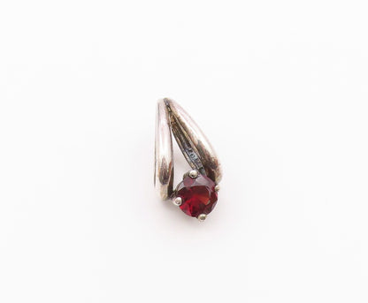 925 Sterling Silver  Vintage Prong Set Garnet Split Bail Pendant  PT19402