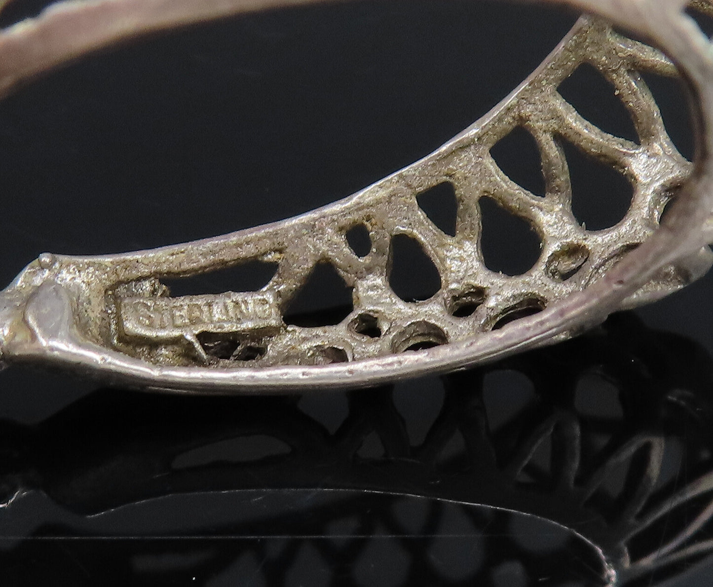 925 Sterling Silver Vintage Openwork Floral Petals Oval Hoop Earrings EG12045