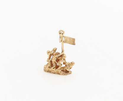 10K GOLD  Vintage Iwo Jima US Soldiers Raising USA Flag Drop Pendant  GP638