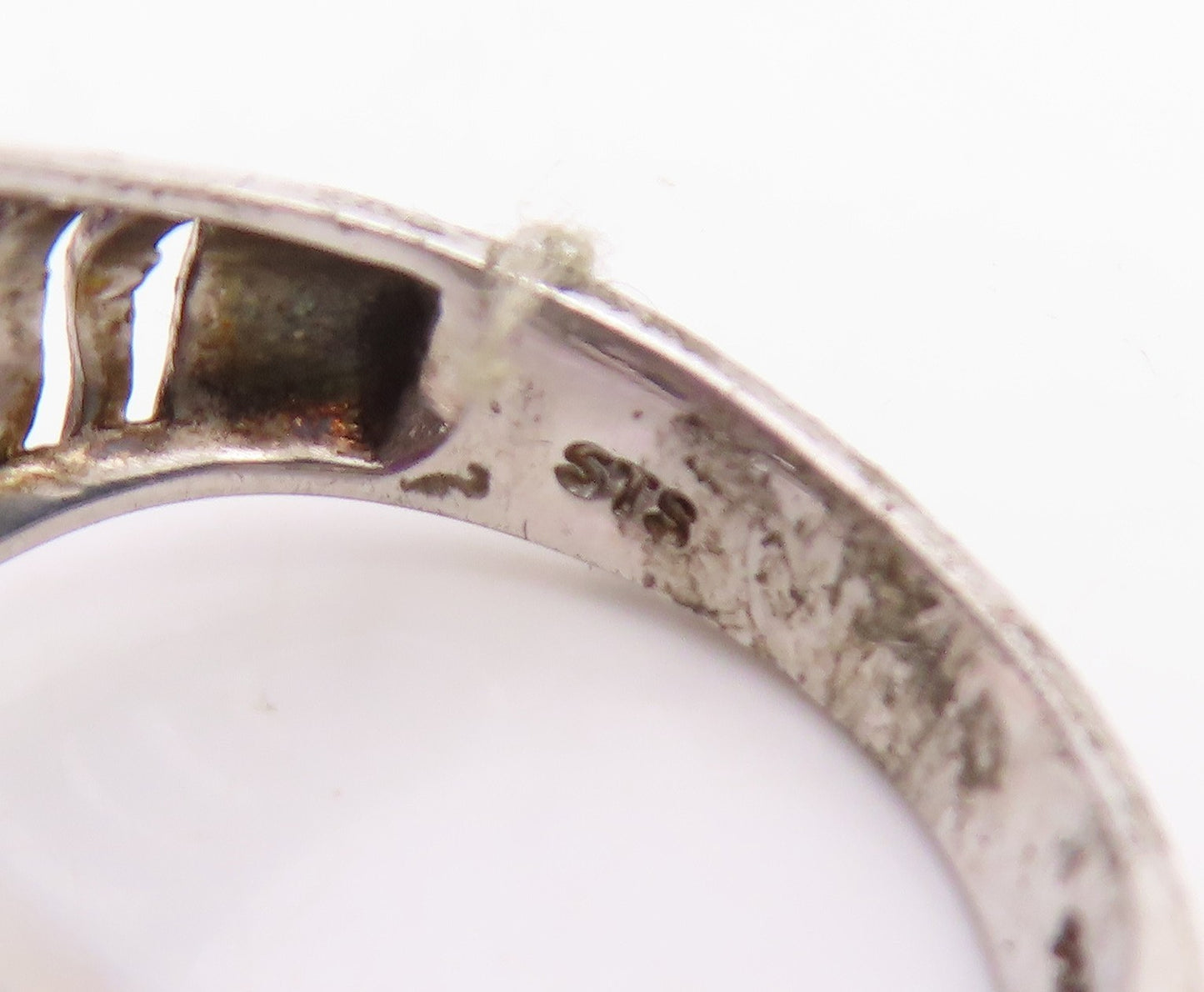 925 Sterling Silver Vintage Ring Amethyst Open Scrollwork Band  Sz 7.5  RG34788