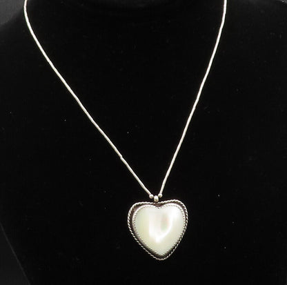 ZUNI NAVAJO 925 Silver - Vintage Mother Of Pearl Love Heart Necklace - NE3929