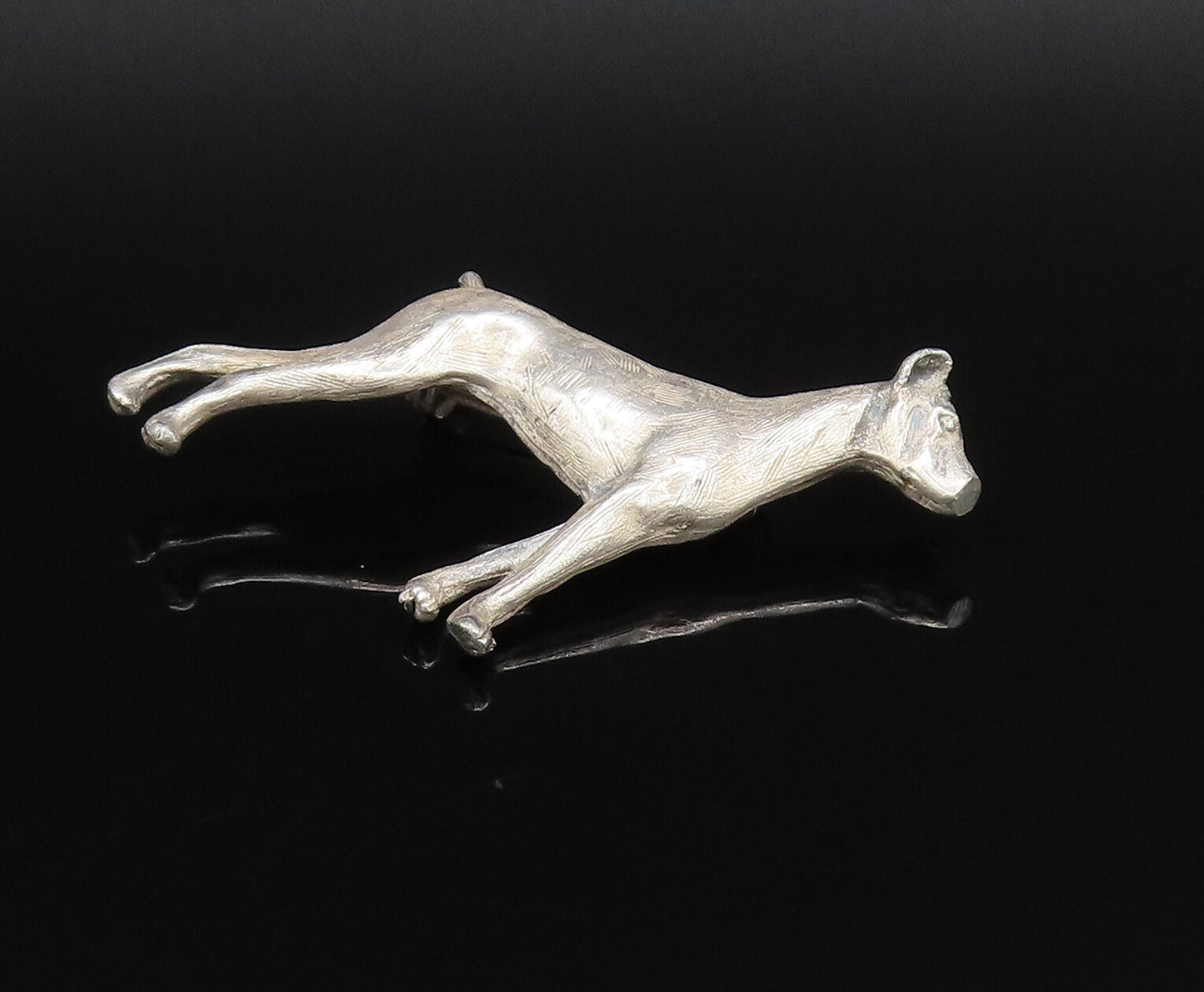 925 Sterling Silver  Vintage Carved Etched Dog Motif Brooch Pin  BP9837