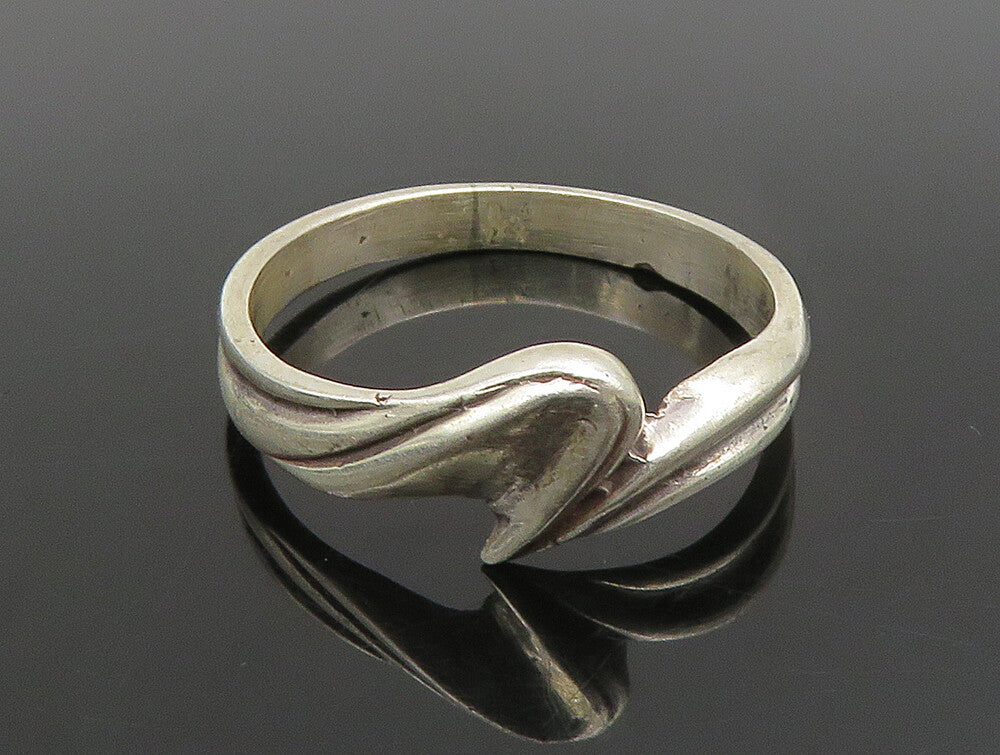 925 Sterling Silver  Vintage Fluted Wave Curved Band Ring Sz 9  RG24766