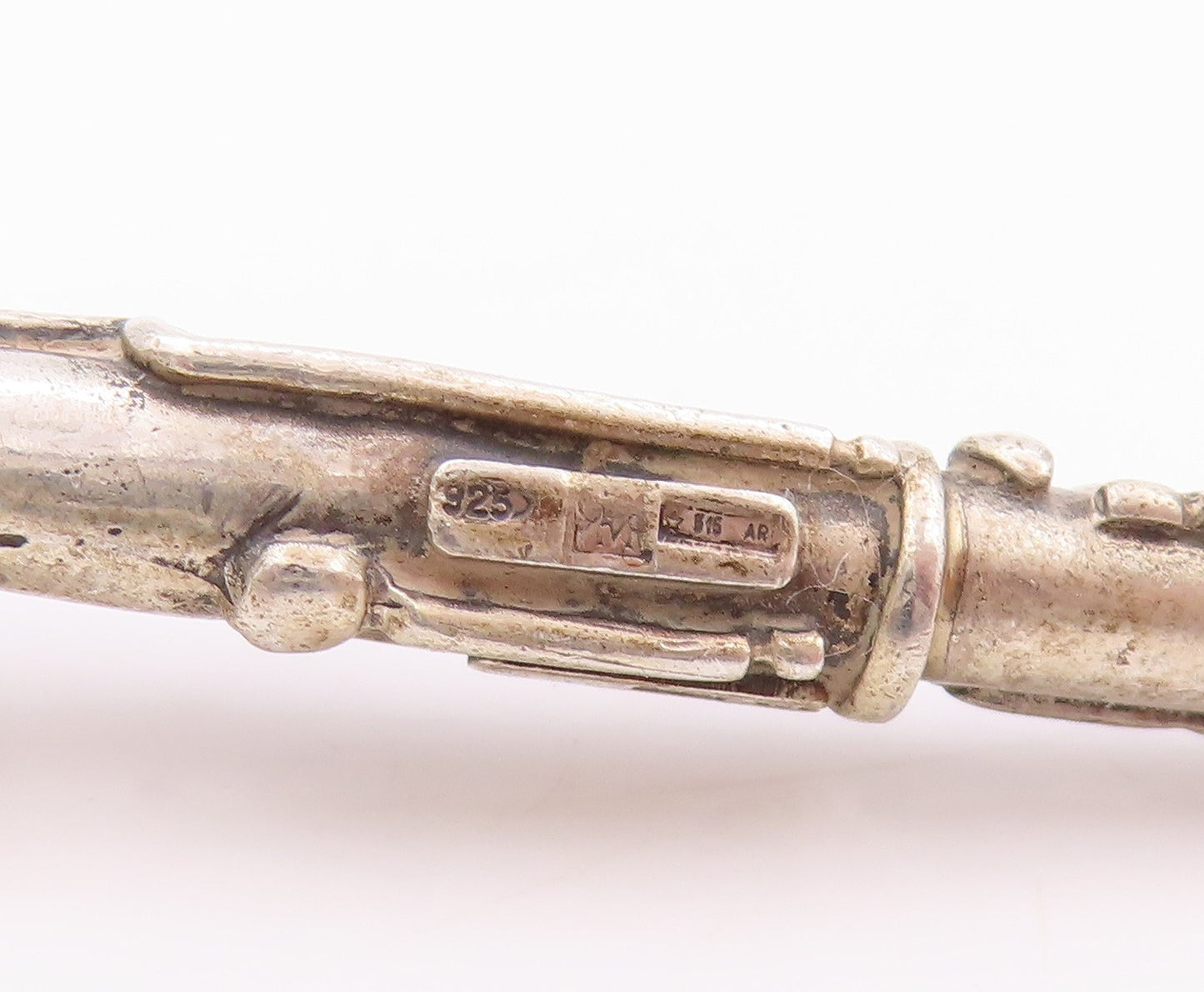 925 Sterling Silver Vintage Pin Collector Solid Carved Clarinet  TR3924