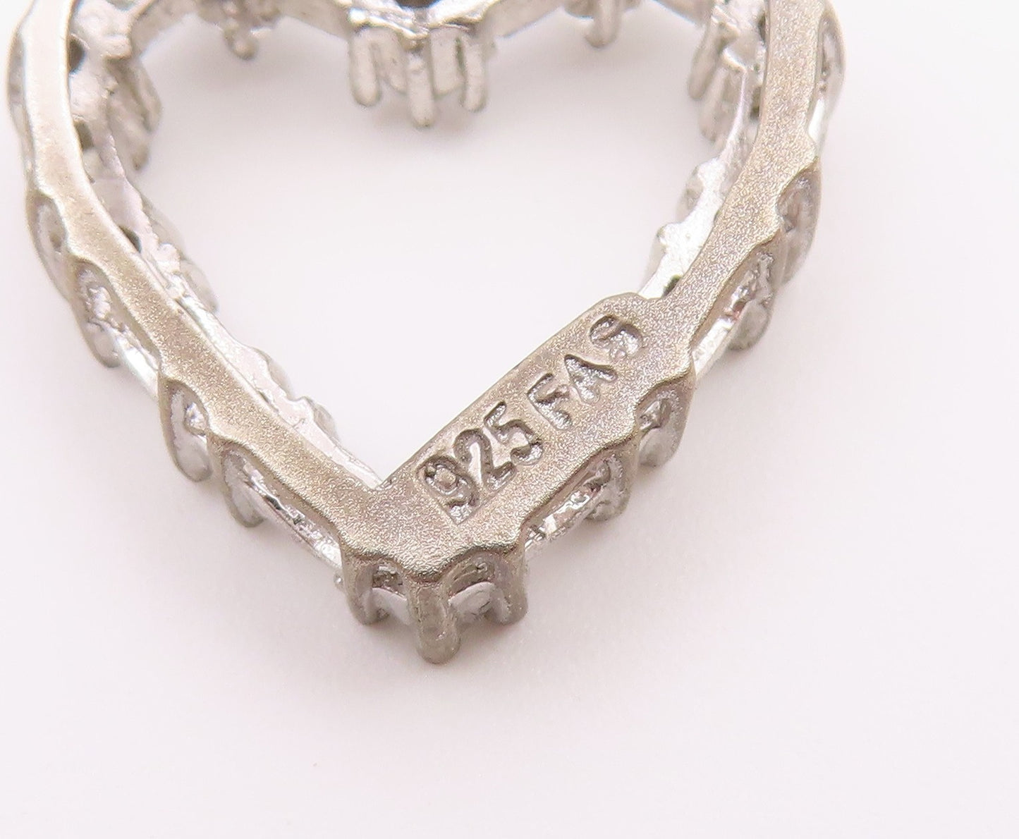 925 Sterling Silver  Vintage Shiny Topaz Open Love Heart Pendant  PT18343