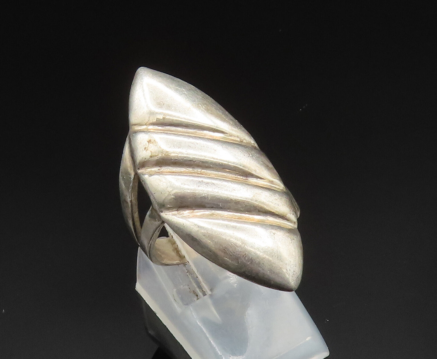 925 Sterling Silver  Vintage Scalloped Marquise Shaped Ring Sz 8  RG24939