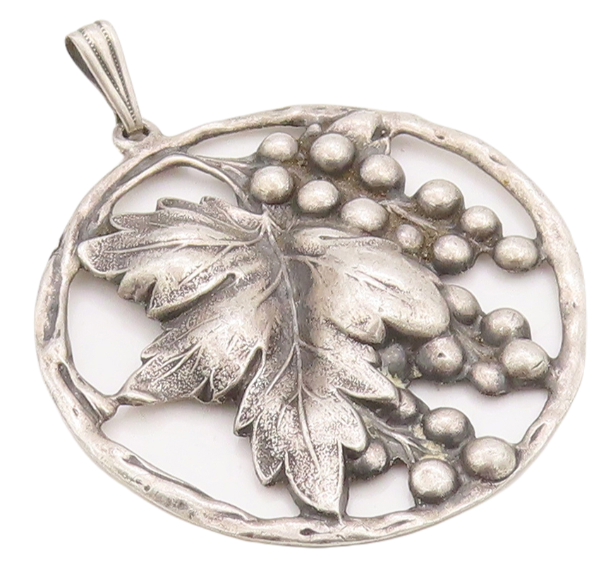 925 Sterling Silver Vintage Pendant Antique Cutout Grape Cluster Plant  PT23585