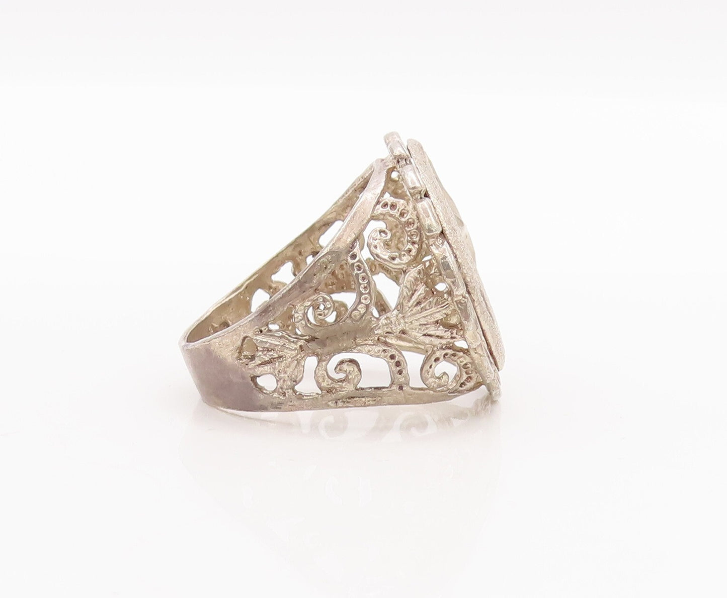 925 Sterling Silver Vintage Ring Swirly Carved Half Moon & Star Sz 11.5 RG28508
