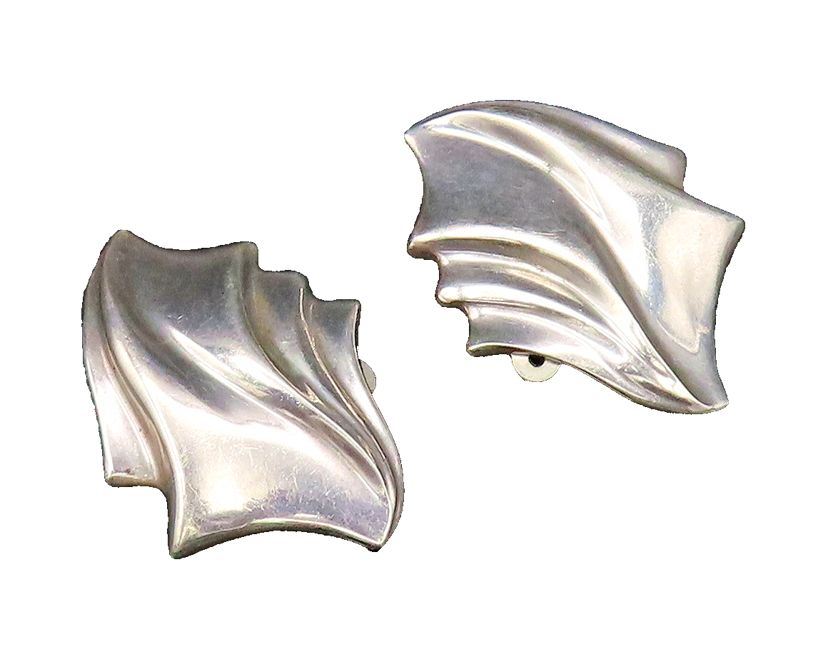 925 Sterling Silver  Vintage Polished Scalloped Non Pierced Earrings  EG12053