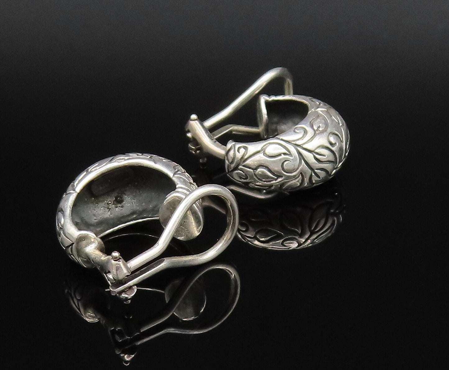925 Sterling Silver  Vintage Leaf Engraved Huggie Hoop Earrings  EG12037